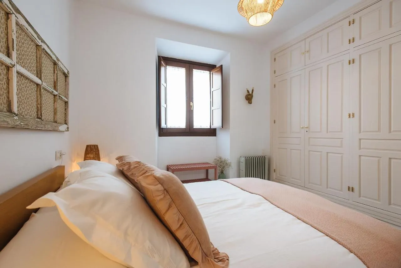 Apartment In Former Monastery With Patio In City Centre Free Parking Spanyolország