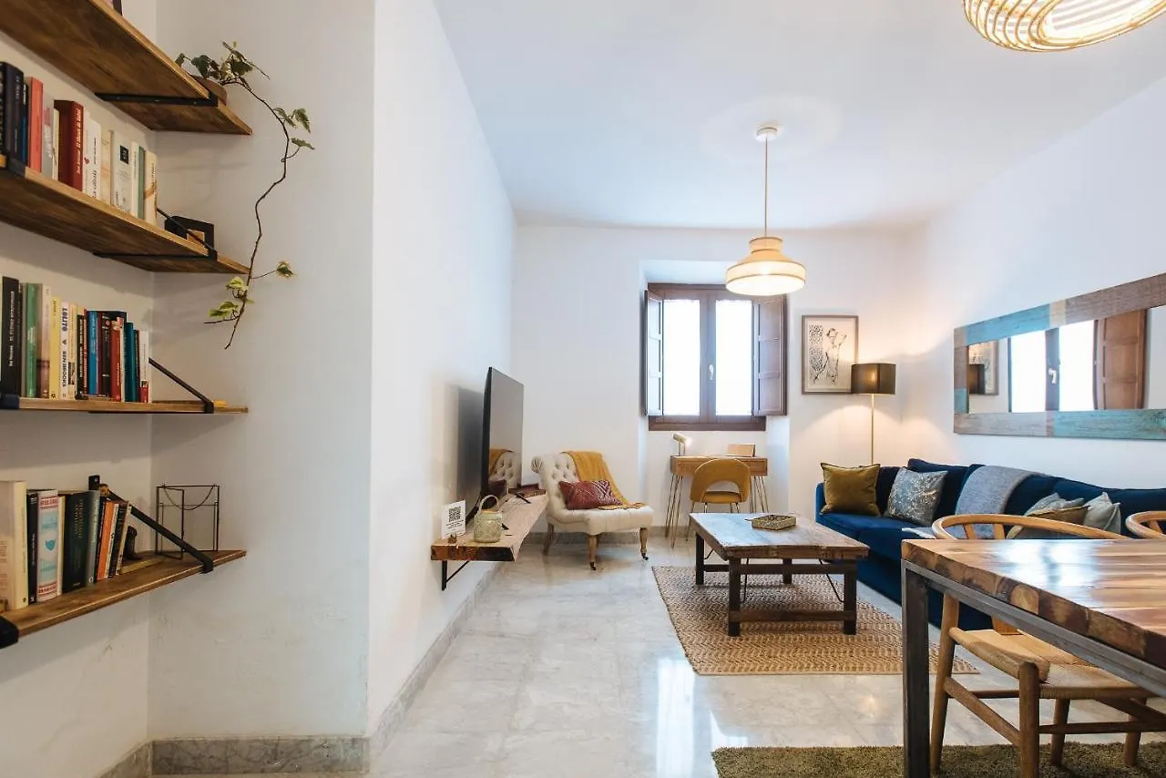 Apartment In Former Monastery With Patio In City Centre Free Parking Spanyolország