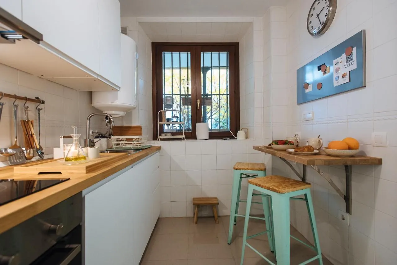 Apartment In Former Monastery With Patio In City Centre Free Parking Sevilla