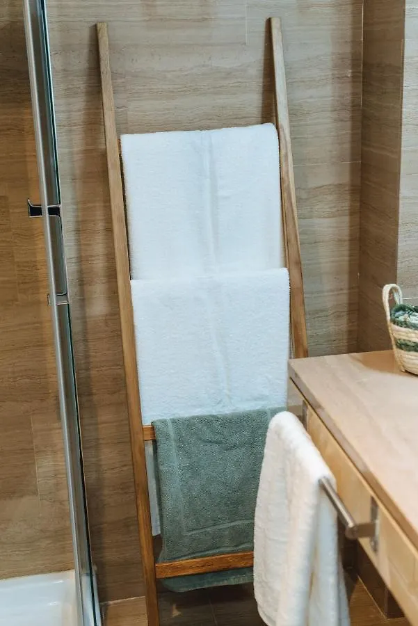 Apartment In Former Monastery With Patio In City Centre Free Parking