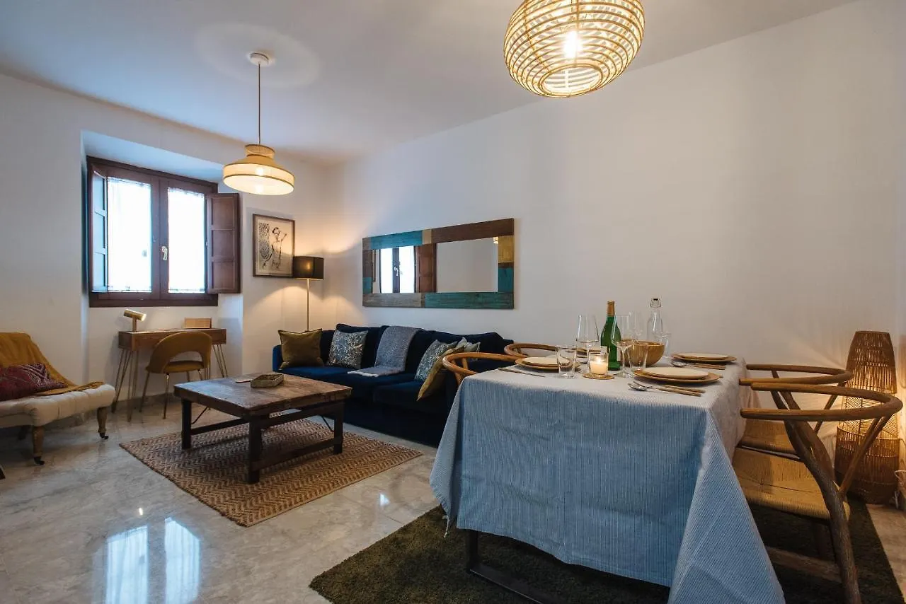 Apartment In Former Monastery With Patio In City Centre Free Parking
