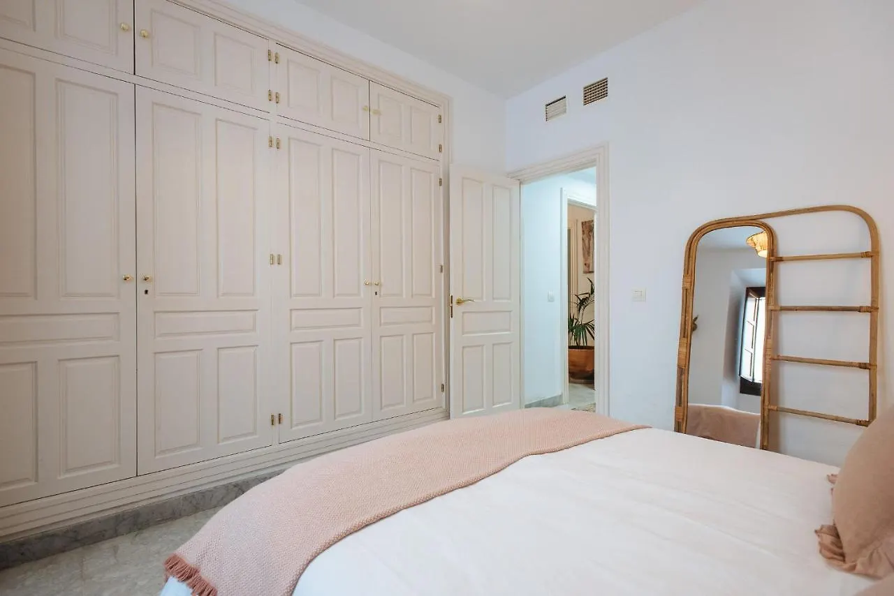 Apartment In Former Monastery With Patio In City Centre Free Parking