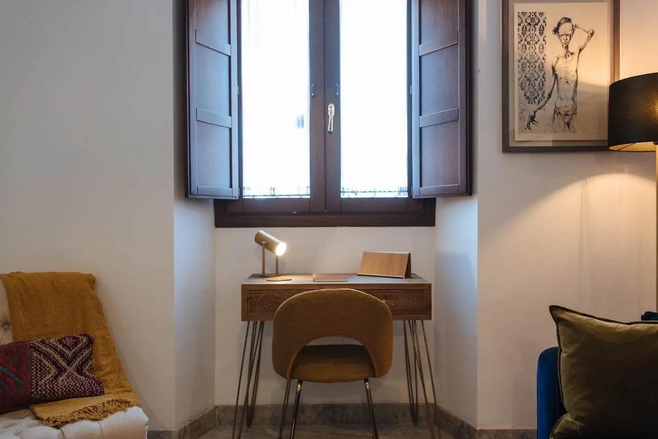 Apartment In Former Monastery With Patio In City Centre Free Parking