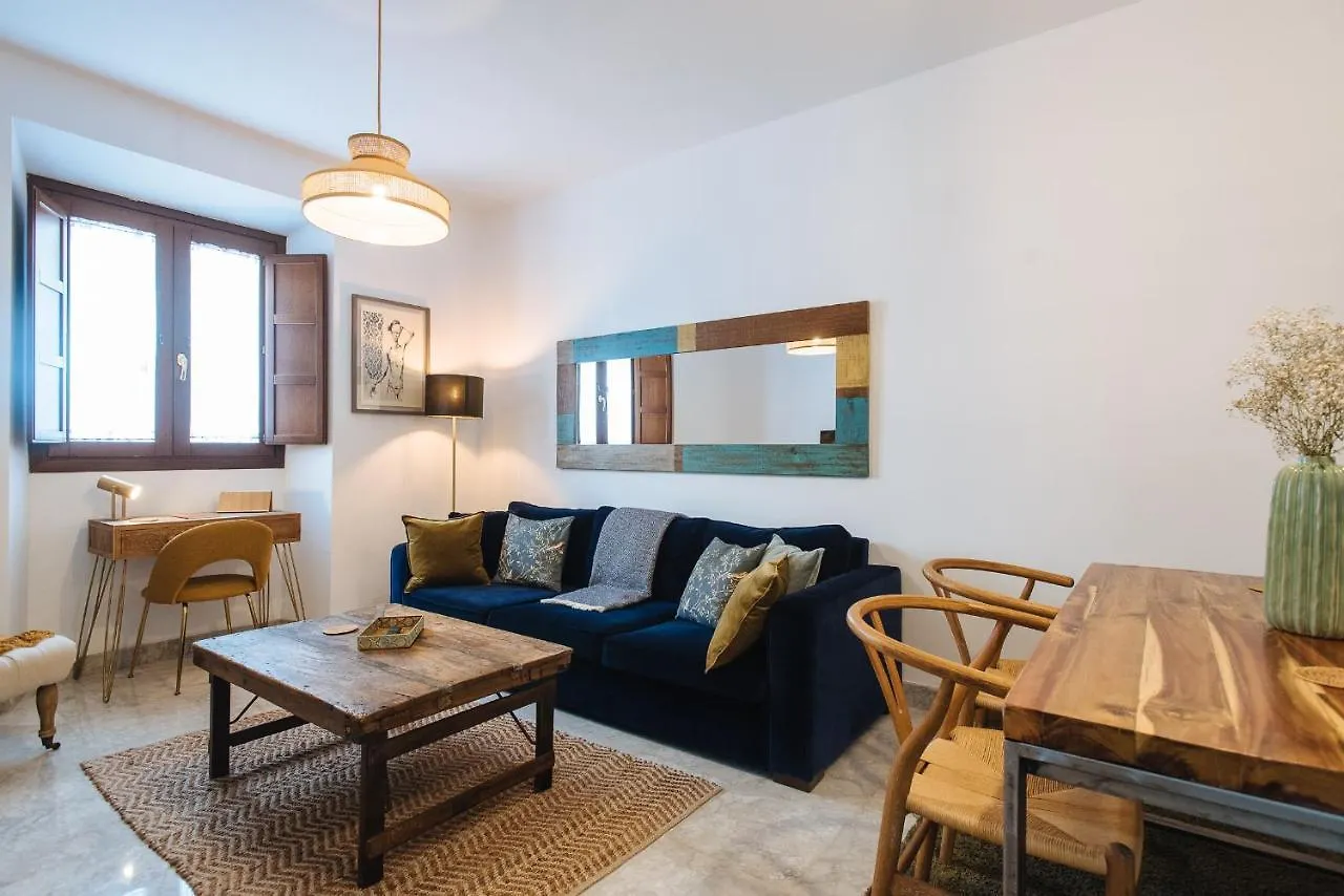 Apartment In Former Monastery With Patio In City Centre Free Parking