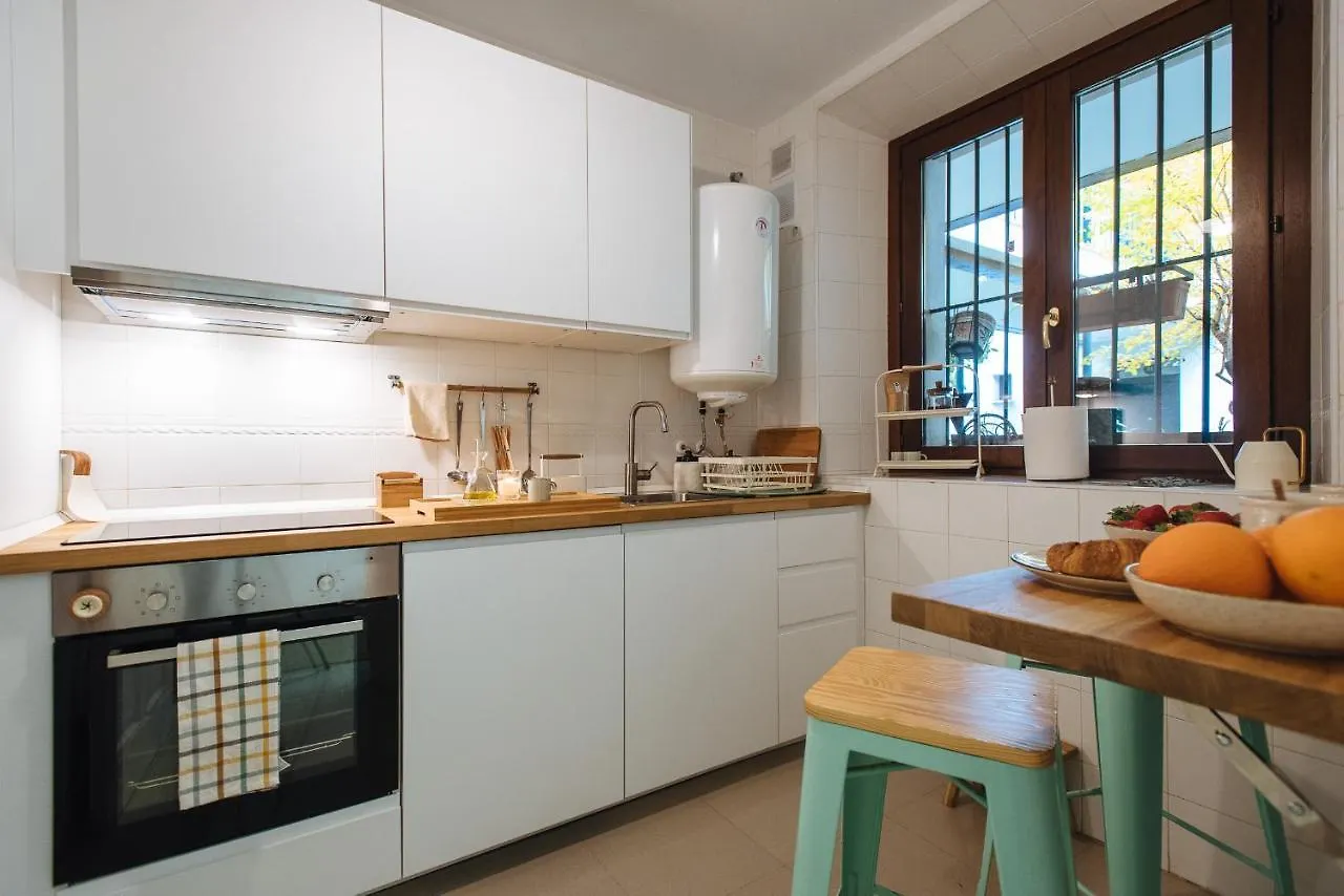 Apartment In Former Monastery With Patio In City Centre Free Parking