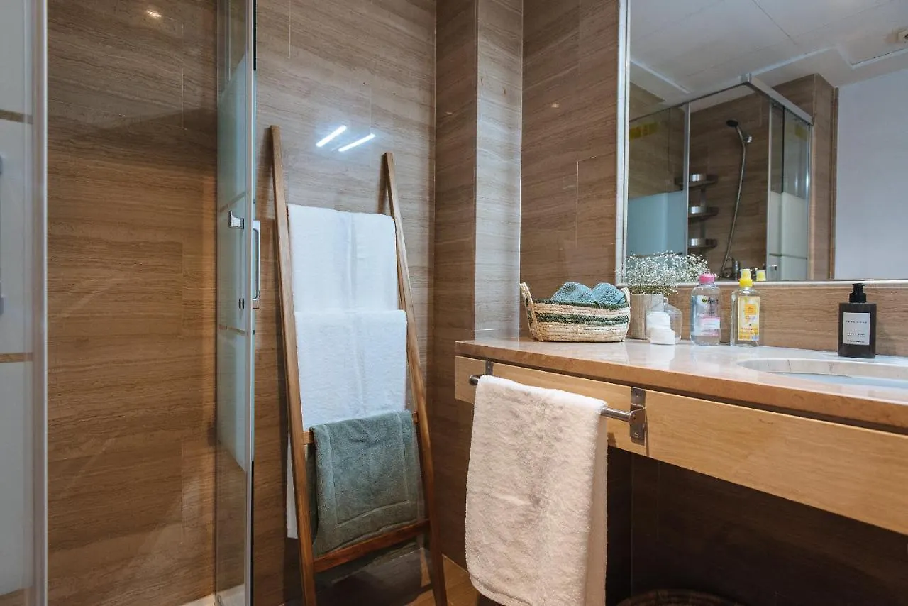 Apartment In Former Monastery With Patio In City Centre Free Parking 0*, Sevilla